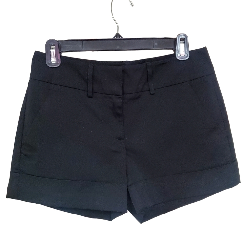 NEW YORK & COMPANY SIZE 0 BK DRESS SHORTS